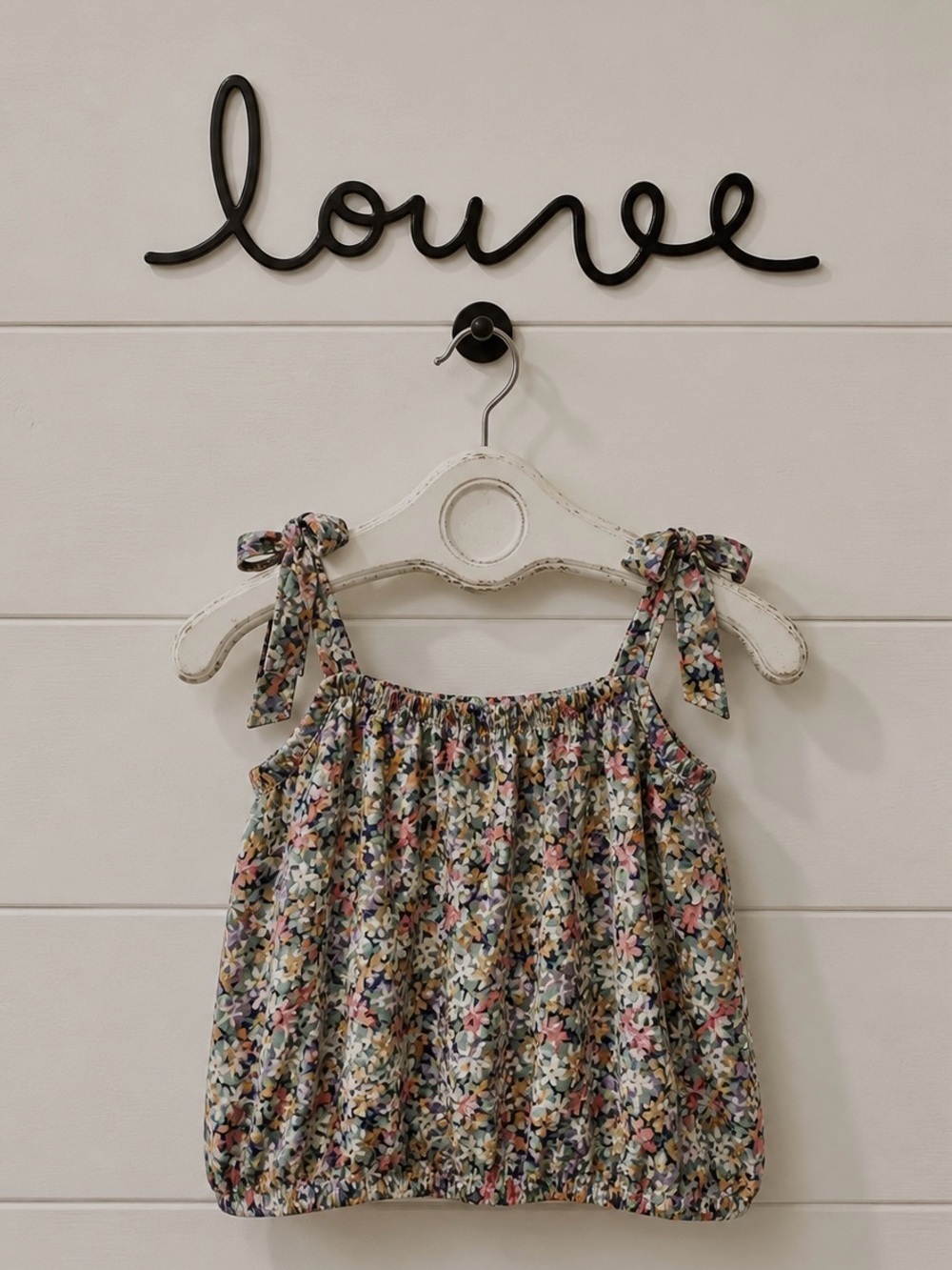 LOUVE – Floral Bow Strap Top – Size S/P
